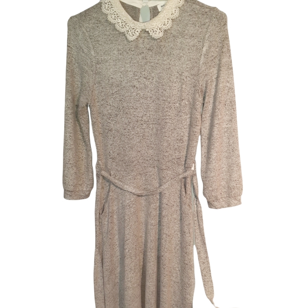 Monteau los Angeles woman dress with laced collar